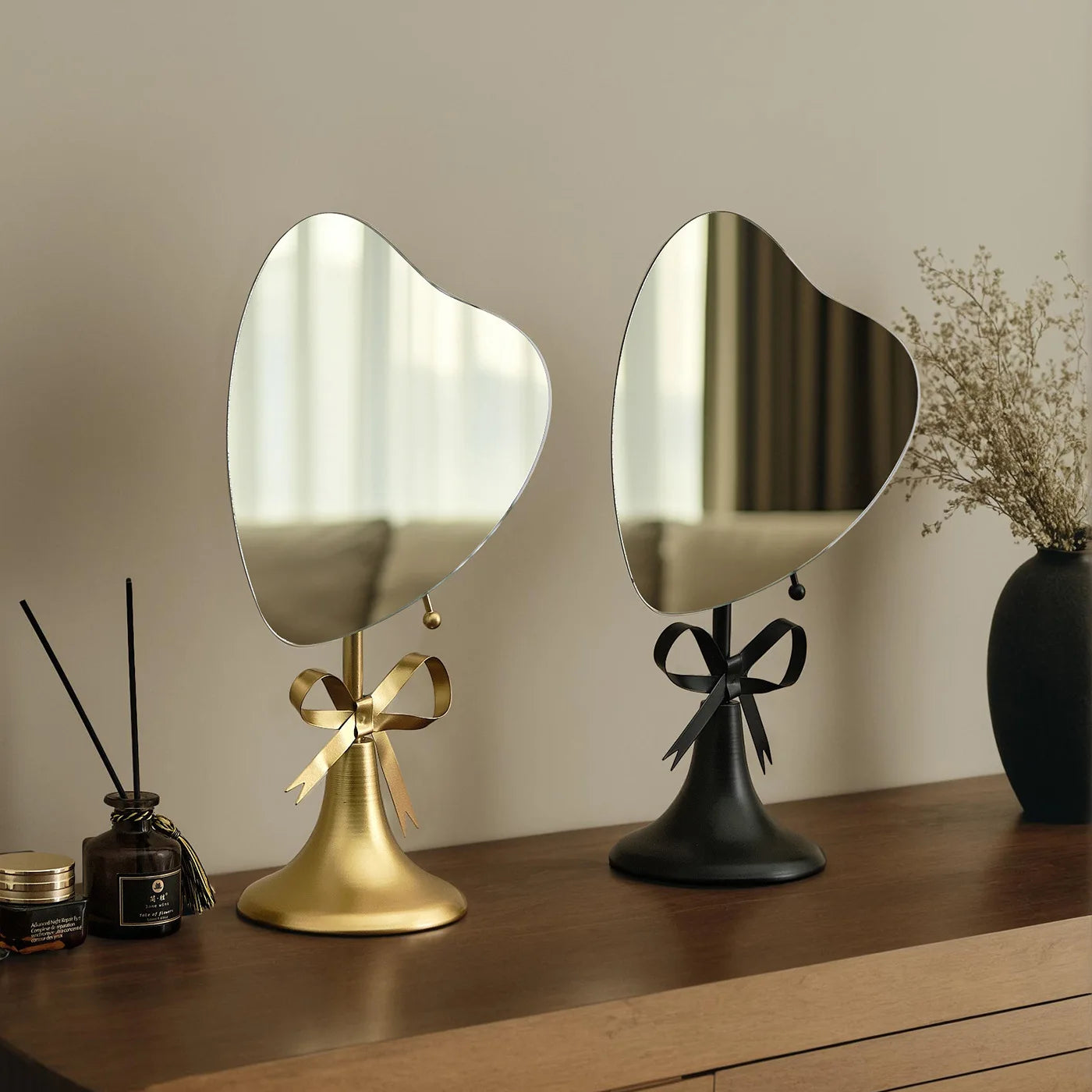 Metal Home Makeup Mirror Household Freestanding Dressing Mirror with Simple Decor for Dormitory, Heart-Shaped Mirror Ornament